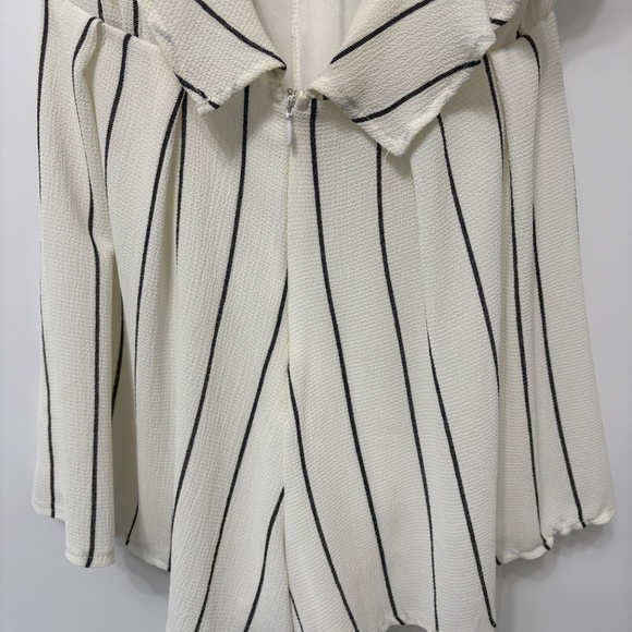 Striped open back ruffled romper - Picture 4 of 7